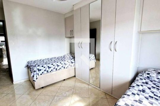 Quarto de casa à venda com 3 quartos, 200m² em Vila Nivi, São Paulo