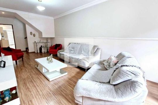 Sala de casa à venda com 3 quartos, 200m² em Vila Nivi, São Paulo