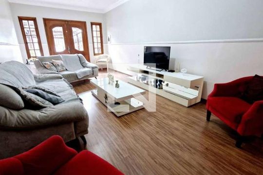 Sala de casa à venda com 3 quartos, 200m² em Vila Nivi, São Paulo