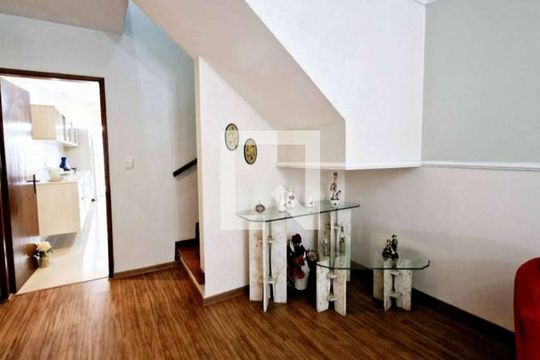 Sala de casa à venda com 3 quartos, 200m² em Vila Nivi, São Paulo