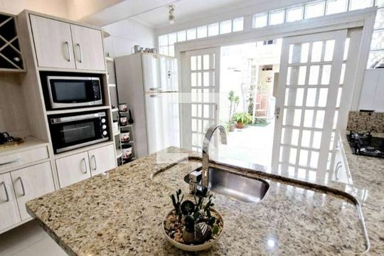 Cozinha de casa à venda com 3 quartos, 200m² em Vila Nivi, São Paulo