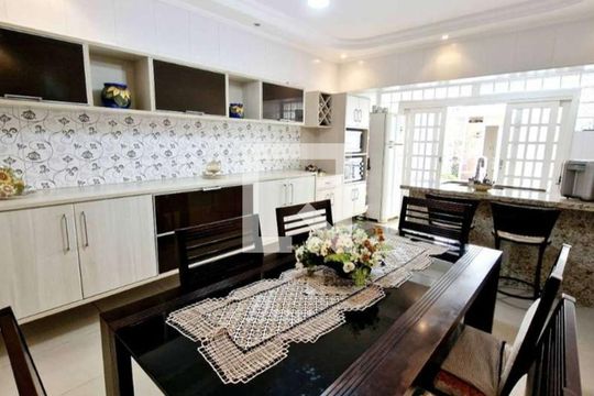 Cozinha de casa à venda com 3 quartos, 200m² em Vila Nivi, São Paulo