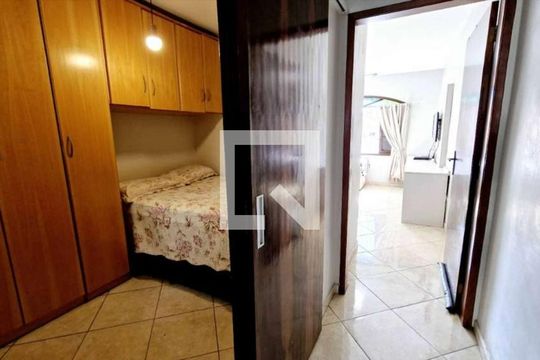Quarto de casa à venda com 3 quartos, 200m² em Vila Nivi, São Paulo
