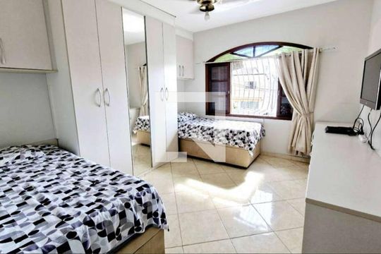 Quarto de casa à venda com 3 quartos, 200m² em Vila Nivi, São Paulo