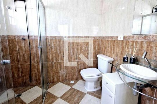 Banheiro de casa à venda com 3 quartos, 200m² em Vila Nivi, São Paulo