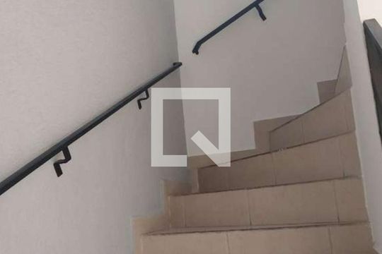Escada de casa à venda com 2 quartos, 130m² em Vila Nivi, São Paulo