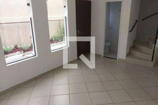Sala de casa à venda com 2 quartos, 130m² em Vila Nivi, São Paulo