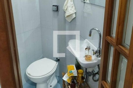 Casa à venda com 3 quartos, 270m² em Vila Nivi, São Paulo