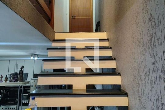 Entrada de casa à venda com 3 quartos, 270m² em Vila Nivi, São Paulo