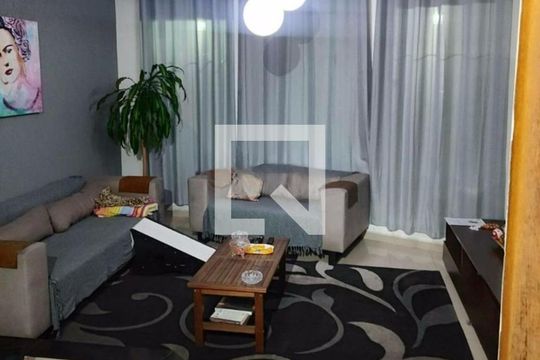 Sala de casa à venda com 3 quartos, 270m² em Vila Nivi, São Paulo
