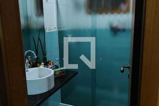 Casa à venda com 3 quartos, 270m² em Vila Nivi, São Paulo