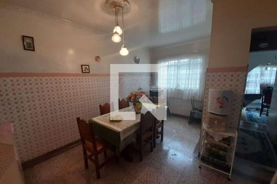 Sala de casa à venda com 4 quartos, 250m² em Vila Nivi, São Paulo