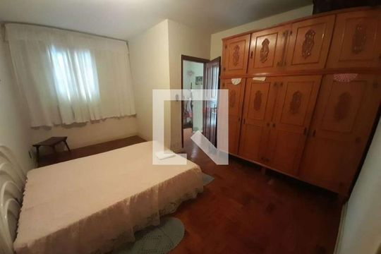 Sala de casa à venda com 4 quartos, 250m² em Vila Nivi, São Paulo
