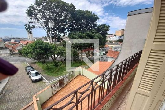 Casa à venda com 4 quartos, 250m² em Vila Nivi, São Paulo