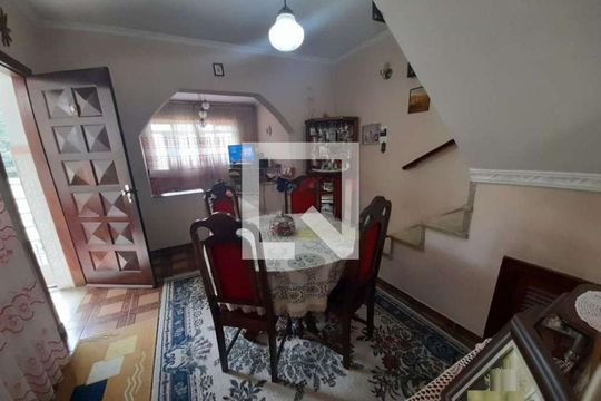 Sala de casa à venda com 4 quartos, 250m² em Vila Nivi, São Paulo