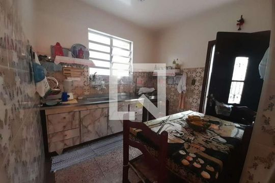 Sala de casa à venda com 4 quartos, 250m² em Vila Nivi, São Paulo