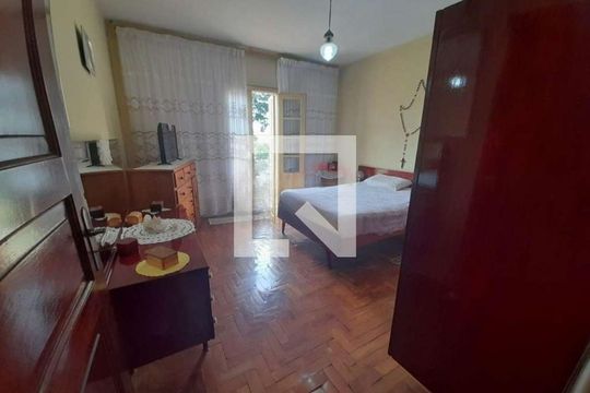 Quarto de casa à venda com 4 quartos, 250m² em Vila Nivi, São Paulo
