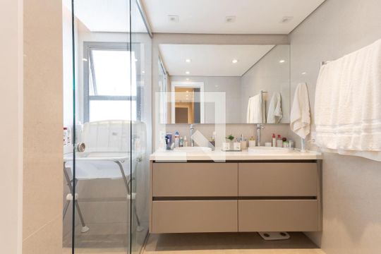 Banheiro da Suíte 3 de apartamento à venda com 3 quartos, 149m² em Indianópolis, São Paulo