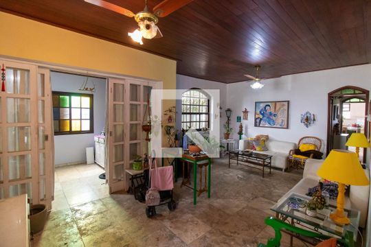 Casa de Condomínio à venda com 4 quartos, 567m² em Ingá, Niterói