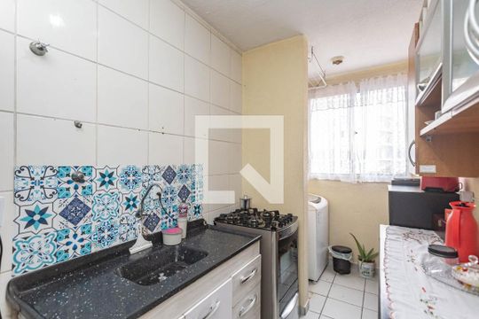 Cozinha de apartamento à venda com 2 quartos, 52m² em Vila Caraguata, São Paulo