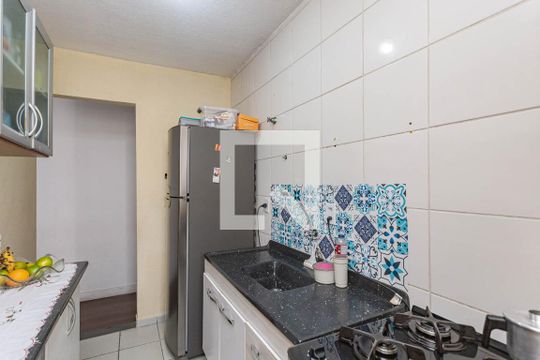 Cozinha de apartamento à venda com 2 quartos, 52m² em Vila Caraguata, São Paulo
