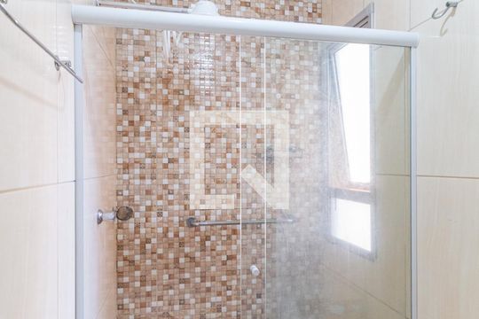 Banheiro de apartamento à venda com 3 quartos, 74m² em Quitaúna, Osasco