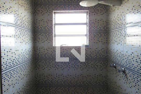 Banheiro de casa à venda com 2 quartos, 150m² em Jardim Roberto, Osasco