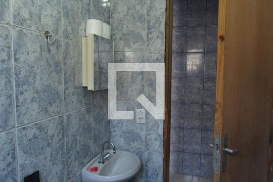 Banheiro 2 de casa à venda com 2 quartos, 150m² em Jardim Roberto, Osasco