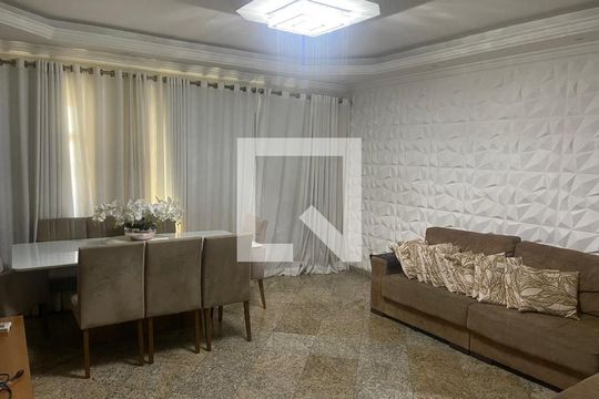 Sala de casa à venda com 4 quartos, 264m² em Benfica, Rio de Janeiro