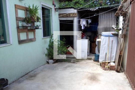 Quintal de casa à venda com 2 quartos, 86m² em Bom Jesus, Contagem
