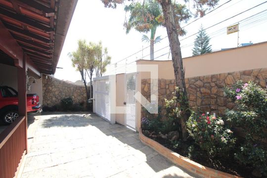 Garagem de casa à venda com 3 quartos, 172m² em Santa Amelia, Belo Horizonte