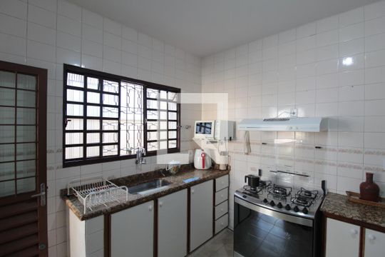 Cozinha de casa à venda com 3 quartos, 172m² em Santa Amelia, Belo Horizonte