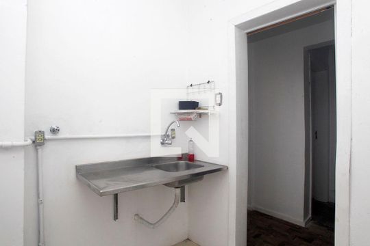 Cozinha de apartamento à venda com 2 quartos, 73m² em Floresta, Porto Alegre