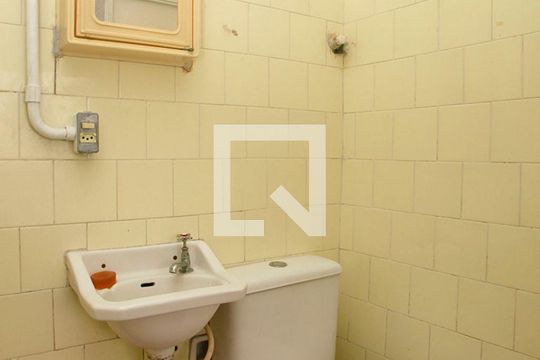Banheiro da Suíte de apartamento à venda com 2 quartos, 73m² em Floresta, Porto Alegre