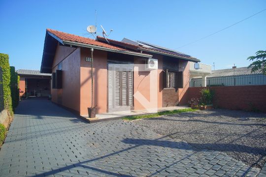 Quintal de casa à venda com 3 quartos, 180m² em Campina, São Leopoldo
