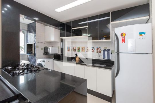 Cozinha - Armários de apartamento para alugar com 1 quarto, 47m² em Centro, Curitiba