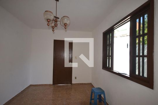 Sala de casa para alugar com 2 quartos, 75m² em Campo Grande, Rio de Janeiro