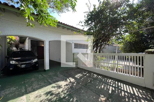 Garagem de casa à venda com 4 quartos, 199m² em Butantã, São Paulo