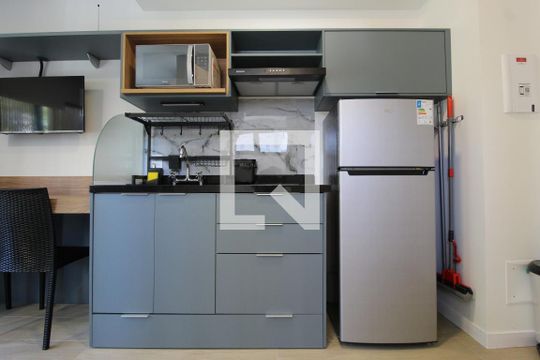 Cozinha de kitnet/studio para alugar com 1 quarto, 20m² em Indianópolis, São Paulo