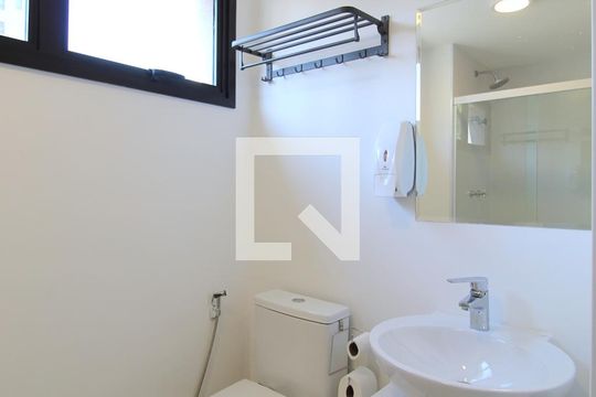 Banheiro Social de kitnet/studio para alugar com 1 quarto, 20m² em Indianópolis, São Paulo
