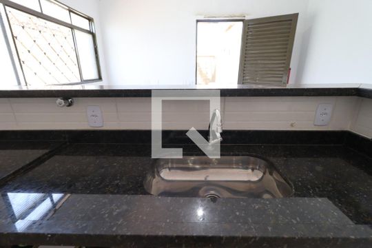 Cozinha de casa para alugar com 2 quartos, 850m² em Parque Ribeirao Preto, Ribeirão Preto