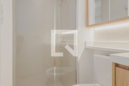 Banheiro de kitnet/studio à venda com 1 quarto, 26m² em Sumarezinho, São Paulo