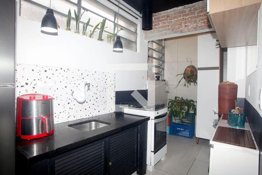 Cozinha de apartamento à venda com 2 quartos, 63m² em Santana, Porto Alegre