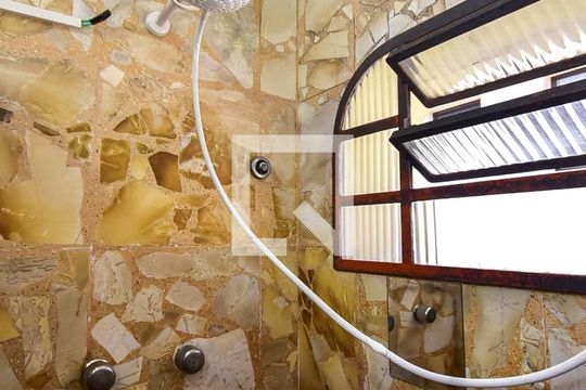 Chuveiro do Banheiro de casa para alugar com 5 quartos, 440m² em Jardim Londrina, São Paulo