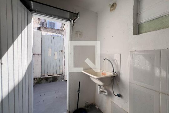 Entrada e área de serviço de casa para alugar com 1 quarto, 45m² em Ipiranga, São Paulo