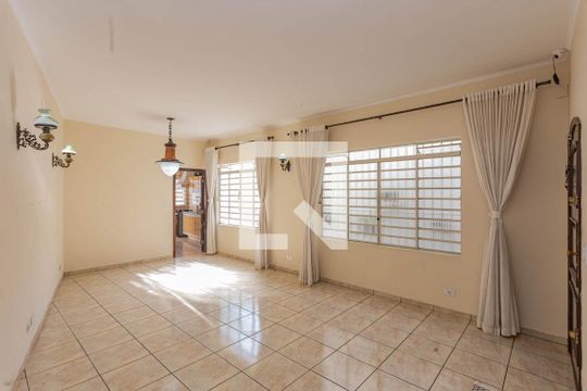 Casa para alugar com 3 quartos, 200m² em Vila Gumercindo, São Paulo