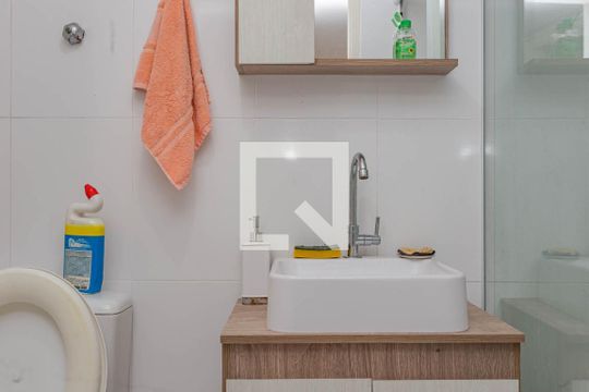 Banheiro de serviço de casa para alugar com 3 quartos, 200m² em Vila Gumercindo, São Paulo