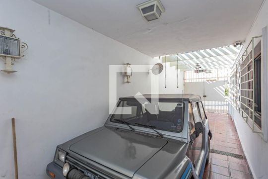 Garagem de casa para alugar com 3 quartos, 200m² em Vila Gumercindo, São Paulo