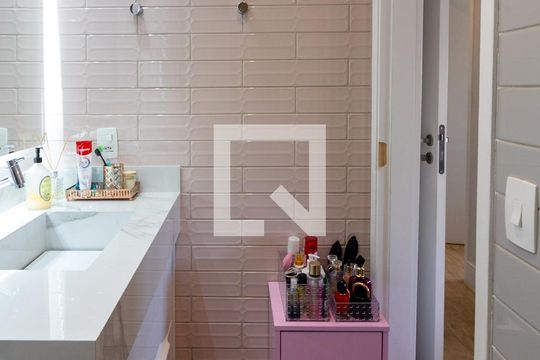 Banheiro da Suíte de apartamento à venda com 2 quartos, 70m² em Chácara Santo Antônio (zona Sul), São Paulo