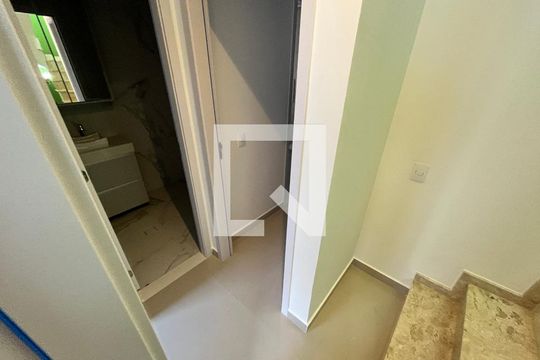 Escada de casa de condomínio à venda com 3 quartos, 124m² em Jardim Santa Ines, São Paulo